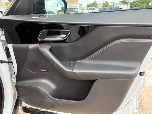 Used 2017 Jaguar F-PACE R-Sport image 18