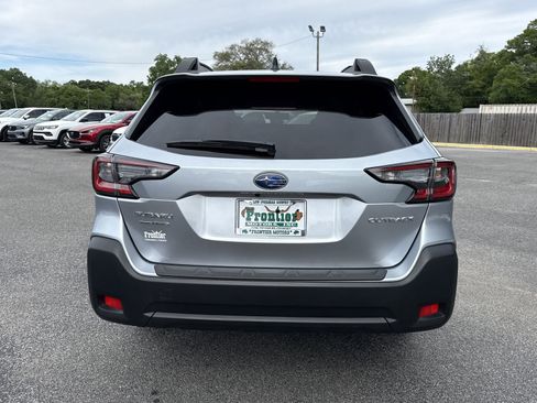 Used 2025 Subaru Outback Premium AWD/4WD image 4