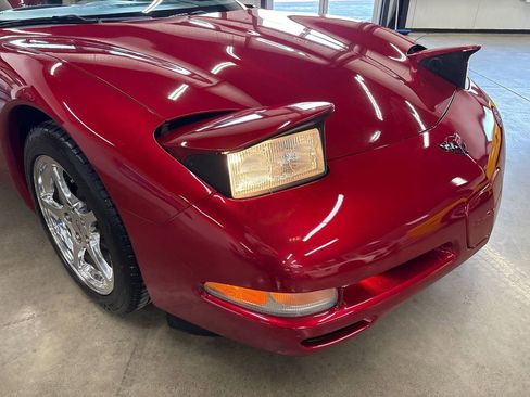 Used 2004 Chevrolet Corvette Convertible w/ Preferred Equipment Group image 32