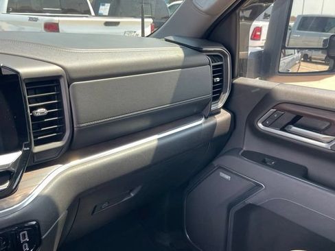 Used 2025 GMC Sierra 2500 SLT w/ SLT Convenience Package AWD/4WD image 24