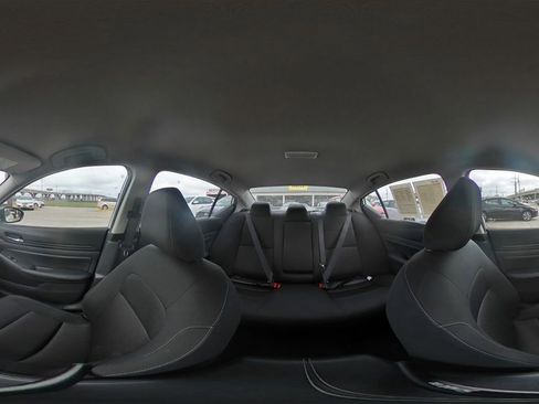 Used 2025 Nissan Altima 2.5 SV FWD image 40
