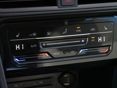 Certified 2025 Volkswagen Taos SE image 23