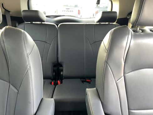 Used 2018 Buick Enclave Essence image 27