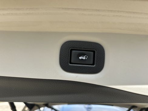 Used 2020 Nissan Rogue SV FWD image 27