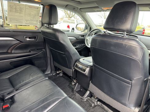 Used 2016 Toyota Highlander XLE image 40