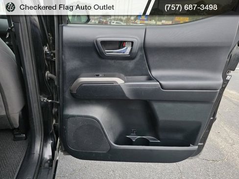 Used 2016 Toyota Tacoma TRD Sport image 45