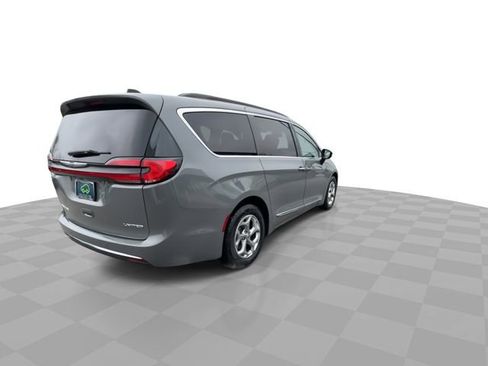 Used 2023 Chrysler Pacifica Limited FWD image 8