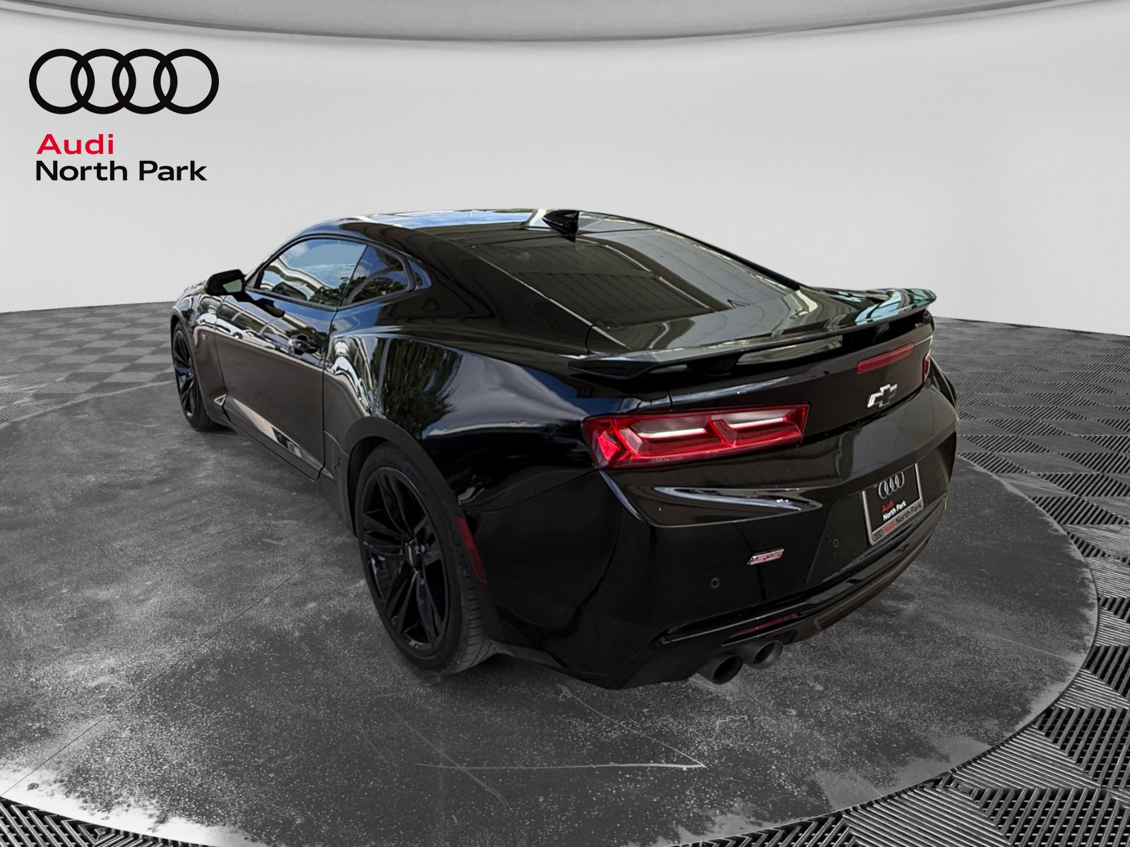 Used 2018 Chevrolet Camaro SS RWD image 3