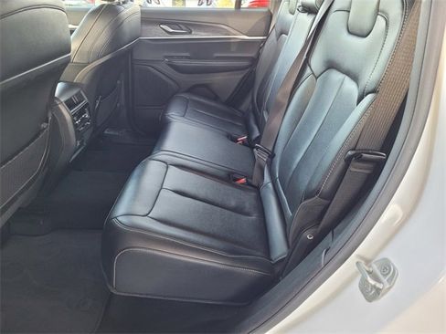 Certified 2024 Jeep Grand Cherokee Limited image 17