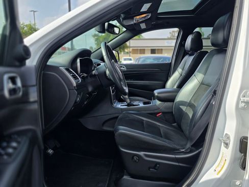 Used 2019 Jeep Grand Cherokee Altitude RWD image 14