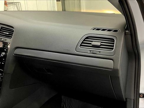 Used 2019 Volkswagen e-Golf SE w/ Driver Assistance Package image 19