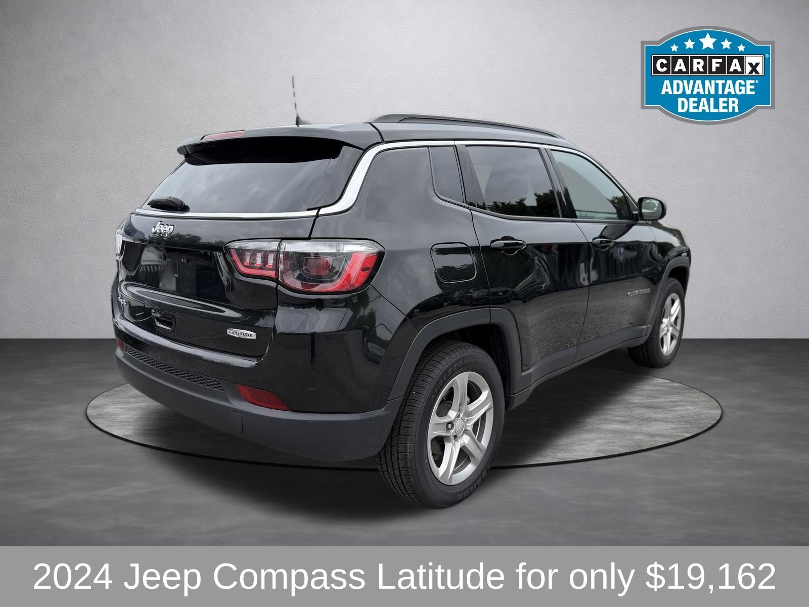 Used 2024 Jeep Compass Latitude AWD/4WD image 5