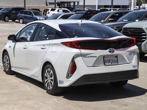 Certified 2022 Toyota Prius Prime XLE FWD image 8