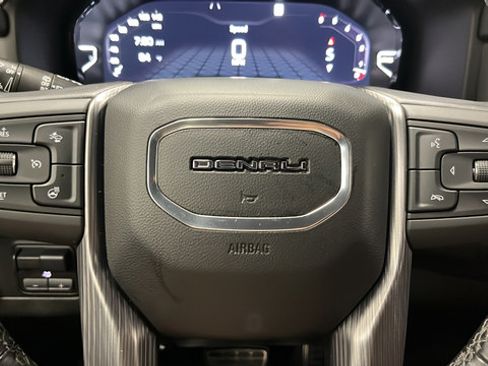Used 2023 GMC Yukon Denali Ultimate AWD/4WD image 17