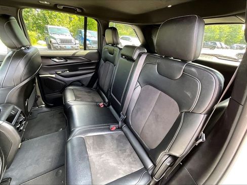 Used 2023 Jeep Grand Cherokee Altitude AWD/4WD image 14