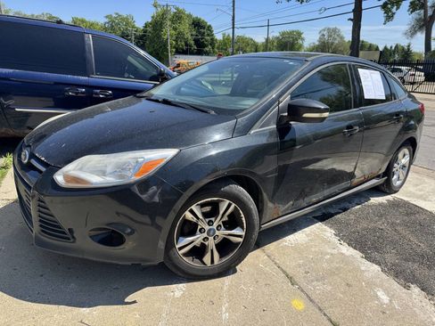 Used 2013 Ford Focus SE FWD image 2