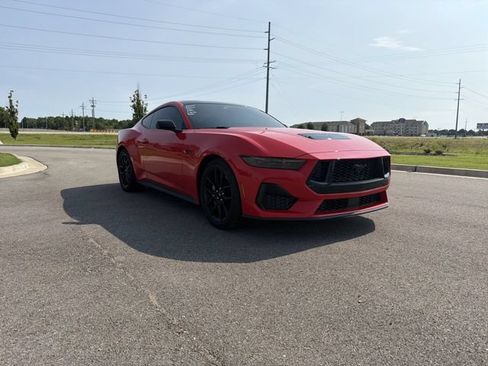 Used 2025 Ford Mustang GT RWD image 5