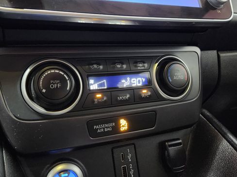 Used 2023 Nissan Leaf S image 6