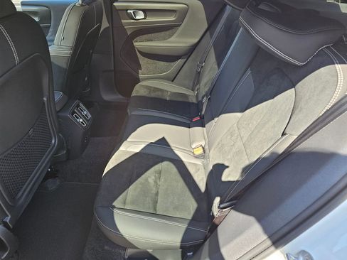 Used 2023 Volvo C40 P8 Recharge Ultimate image 10