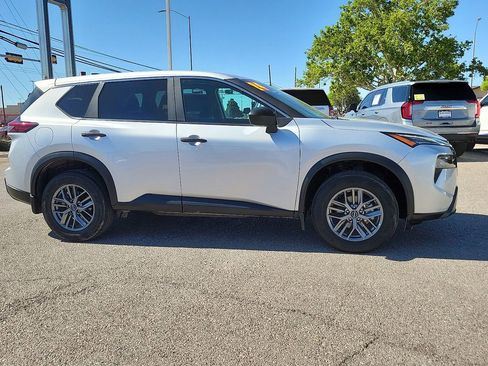 Used 2024 Nissan Rogue S AWD/4WD image 12