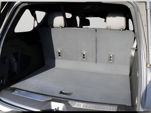 Used 2021 GMC Yukon XL Denali image 16