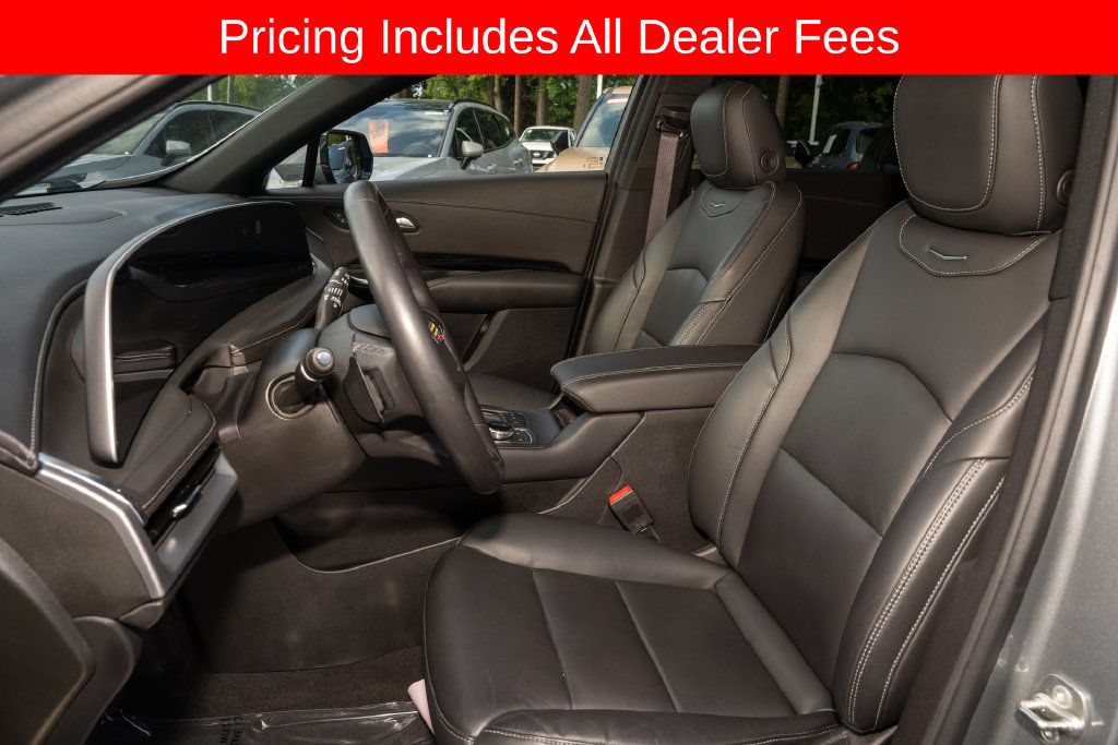 Used 2024 Cadillac XT4 Luxury w/ Cold Weather Package FWD image 12
