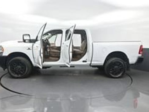 Used 2023 RAM 2500 Laramie AWD/4WD image 4