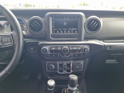 Used 2021 Jeep Gladiator Sport AWD/4WD image 16