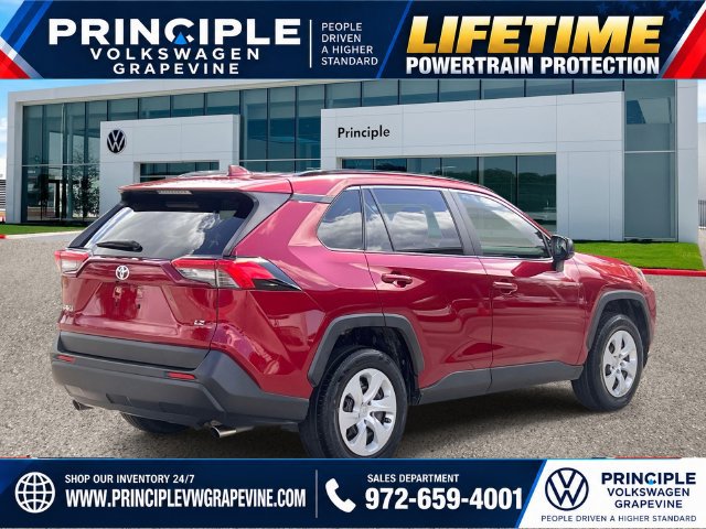 Used 2019 Toyota RAV4 LE FWD image 4