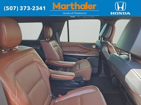 Used 2025 Lincoln Navigator Reserve AWD/4WD image 16
