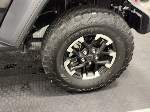 Used 2025 Jeep Wrangler Unlimited Rubicon AWD/4WD image 22