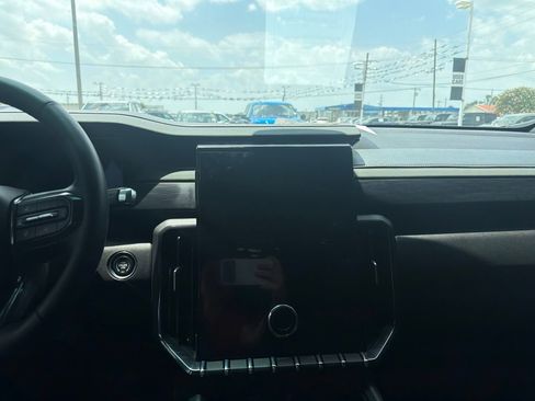 Used 2026 GMC Acadia AT4 AWD/4WD image 10