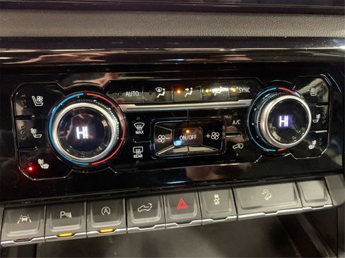 Used 2023 GMC Sierra 1500 AT4 w/ AT4 Premium Package image 27