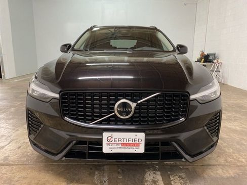 Used 2025 Volvo XC60 B5 Plus image 2