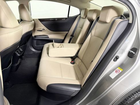 Used 2019 Lexus ES 300h w/ Premium Package FWD image 40