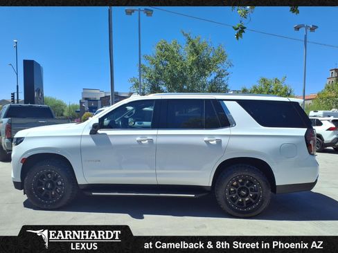 Used 2024 Chevrolet Tahoe LT w/ Luxury Package AWD/4WD image 3