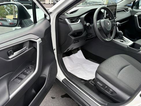 Used 2024 Toyota RAV4 XLE image 20