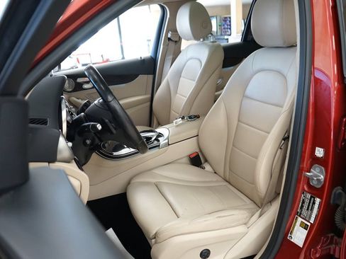 Used 2017 Mercedes-Benz GLC 300 4MATIC image 2
