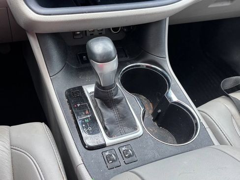 Used 2019 Toyota Highlander XLE FWD image 12