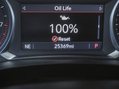 Used 2023 Chevrolet Traverse LT FWD image 12