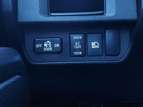 Used 2018 Toyota Tacoma TRD Sport image 21