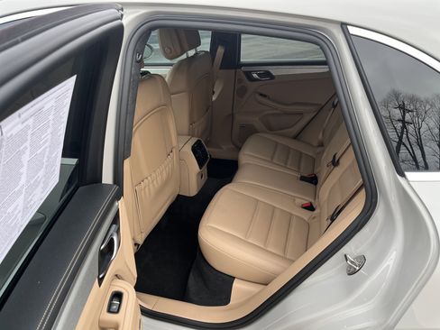 Used 2020 Porsche Macan Turbo image 15