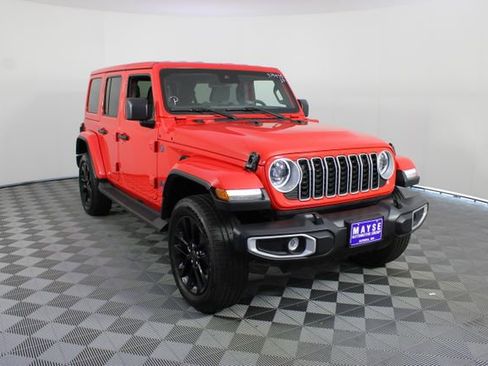 Used 2025 Jeep Wrangler Unlimited Sahara AWD/4WD image 24