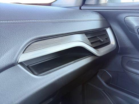 Used 2023 GMC Terrain SLT FWD image 17