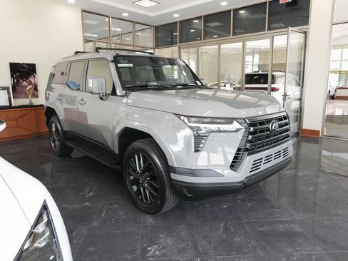 Certified 2026 Lexus GX 550 w/ Accessory Package (2T) AWD/4WD image 3