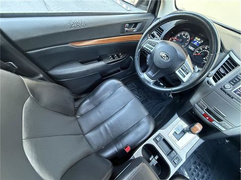 Used 2014 Subaru Outback 2.5i Limited w/ Moonroof Package AWD/4WD image 8
