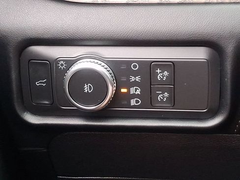Used 2022 Ford Explorer Platinum w/ Equipment Group 601A AWD/4WD image 31