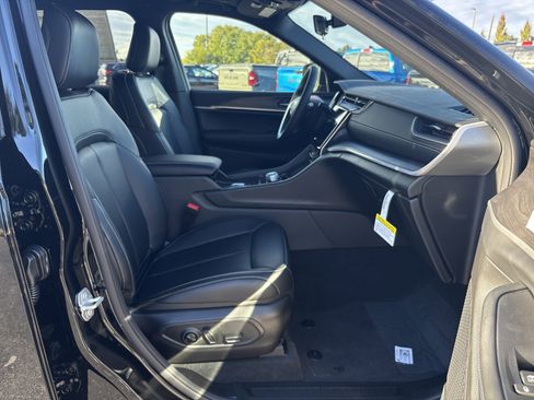 New 2025 Jeep Grand Cherokee L Limited image 8