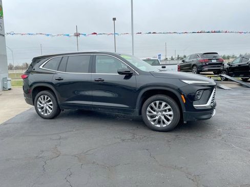 Used 2025 Buick Enclave Preferred image 6