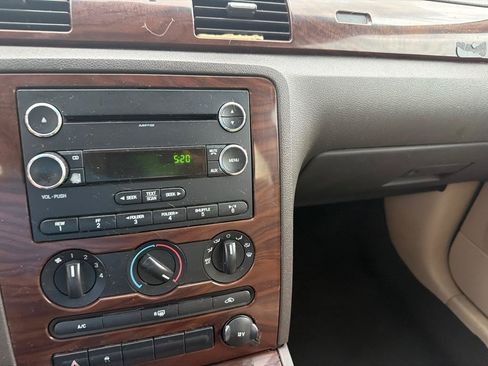 Used 2008 Ford Taurus SEL FWD image 13